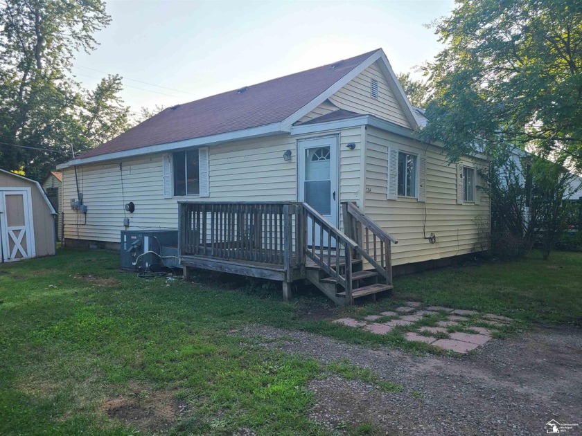 This cute 2-bedroom home features, an entry way, a large open - Beach Home for sale in Monroe, Michigan on Beachhouse.com