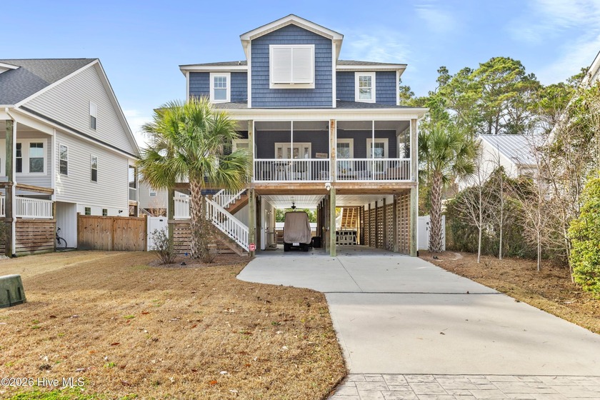 COASTAL CHARM and WATERWAY VIEWS!! This fully furnished beach - Beach Home for sale in Oak Island, North Carolina on Beachhouse.com