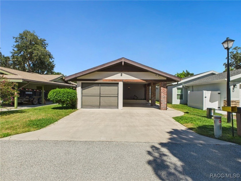 Discover the essence of Florida's Nature Coast in this - Beach Home for sale in Homosassa, Florida on Beachhouse.com