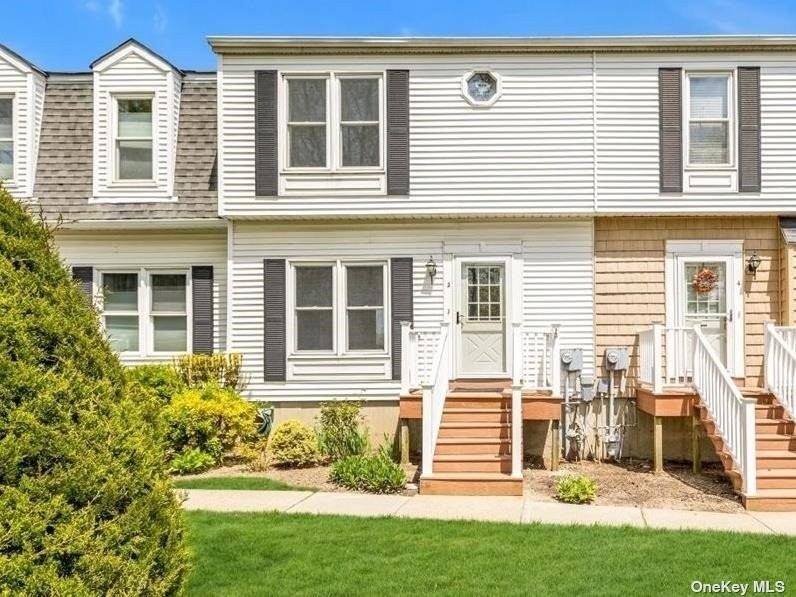 Welcome to this lovingly maintained, sought-after Hidden Lake - Beach Townhome/Townhouse for sale in Amityville, New York on Beachhouse.com