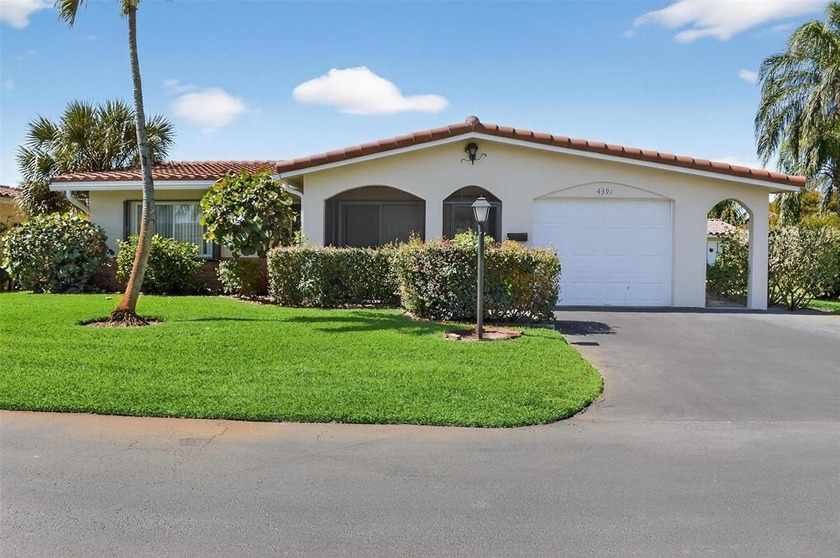 fantastic corner location with lots of privacy. Shows very - Beach Home for sale in Deerfield Beach, Florida on Beachhouse.com