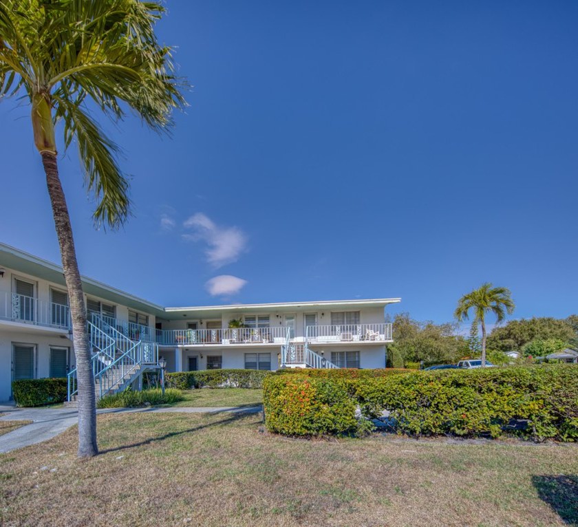 2/1 4 blocks from downtown restaurants and shopping. 1.1 miles - Beach Condo for sale in Lake Worth Beach, Florida on Beachhouse.com