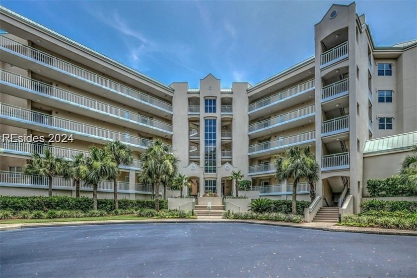 This spectacular 4th-Floor 1 BR | 2 BA oceanfront end-unit in - Beach Home for sale in Hilton Head Island, South Carolina on Beachhouse.com