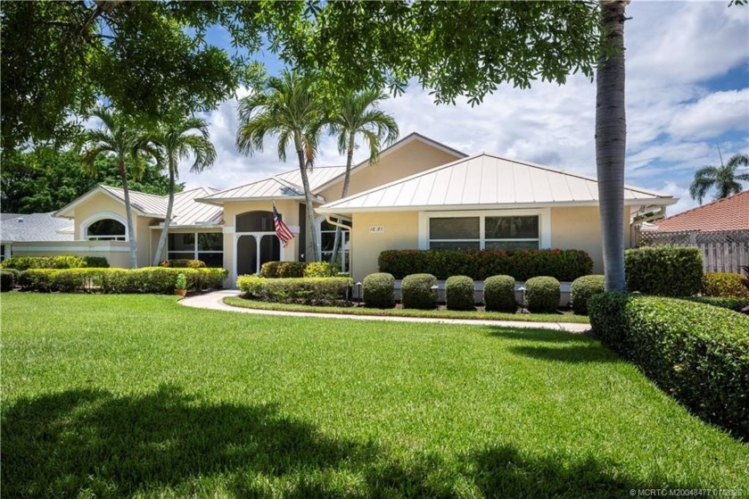 Welcome to Pinecrest Lakes in the heart of Jensen Beach! This - Beach Home for sale in Jensen Beach, Florida on Beachhouse.com