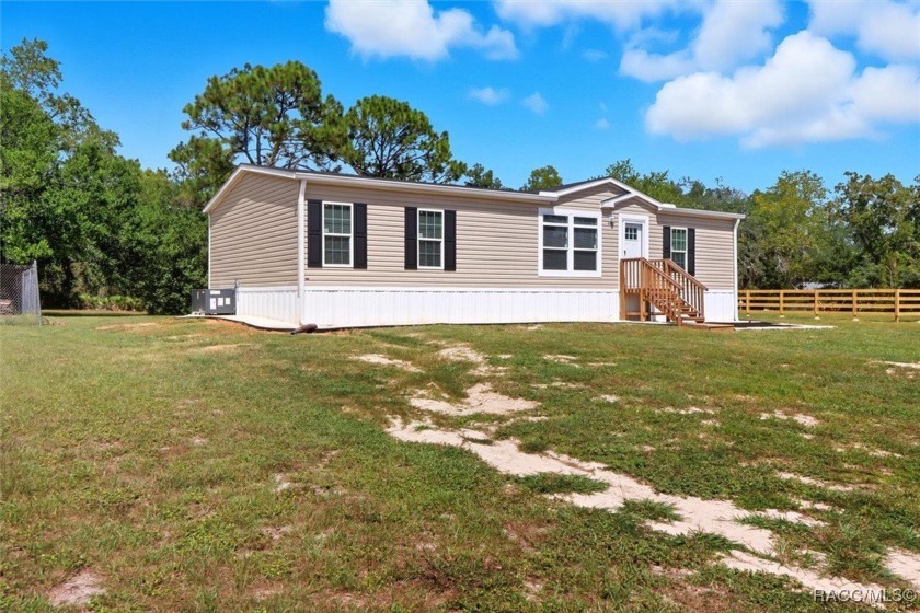 ***BRAND NEW 2025 Home on Oversized Lot in Crystal River!*** - Beach Home for sale in Crystal River, Florida on Beachhouse.com