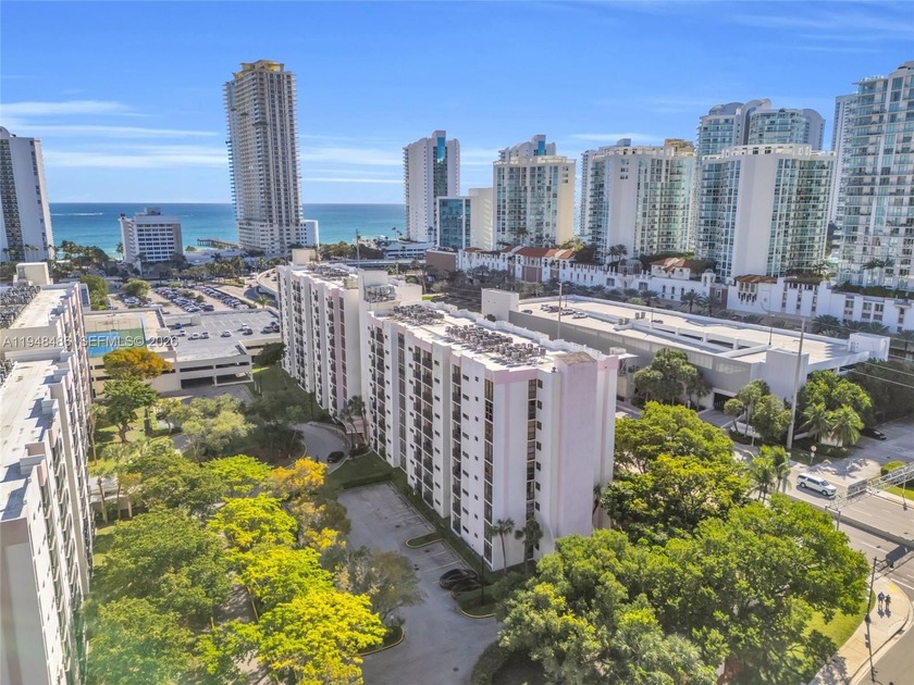 Spacious 1 bedroom, 1 bathroom condo located in the heart of - Beach Condo for sale in Sunny Isles Beach, Florida on Beachhouse.com