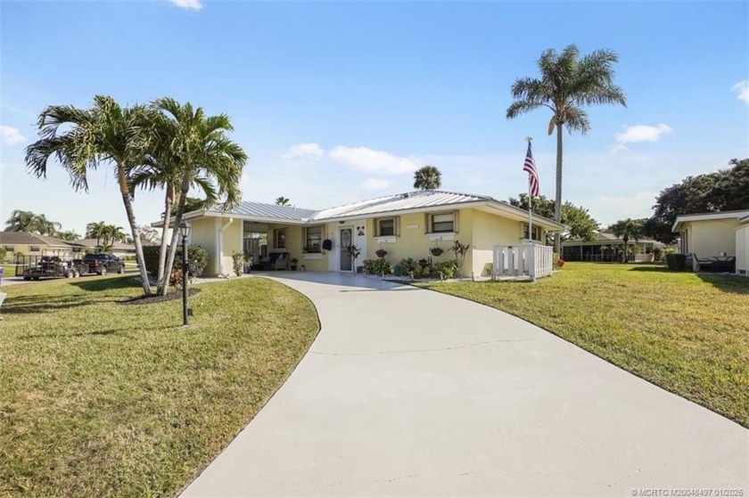 Charming 2-bed/2-bath home with potential for a 3rd bedroom in - Beach Home for sale in Stuart, Florida on Beachhouse.com