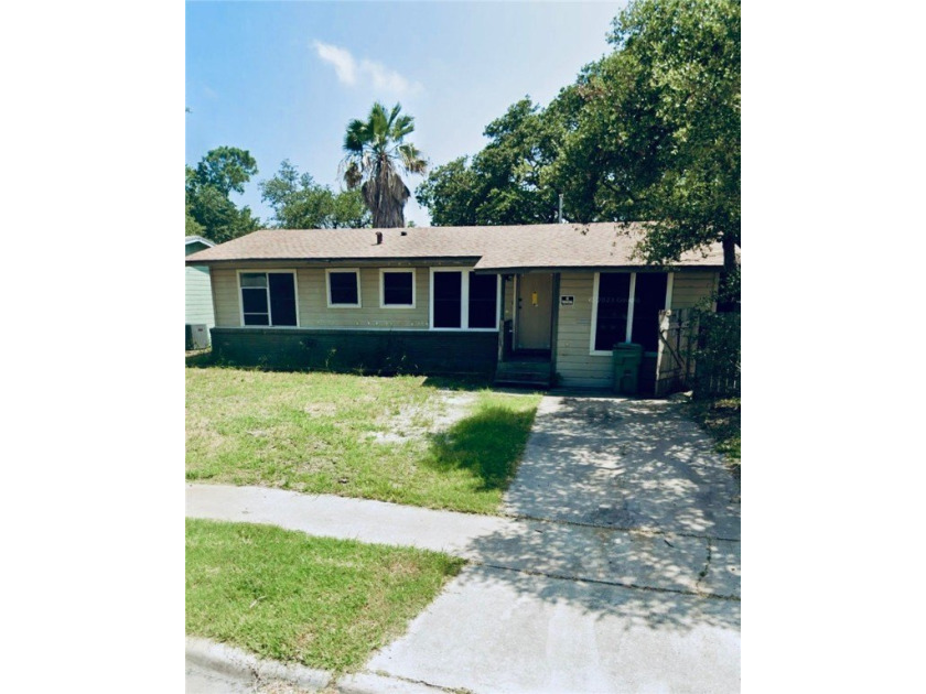 The primary residence is a charming 3-bedroom, 2-bathroom home - Beach Home for sale in Aransas Pass, Texas on Beachhouse.com