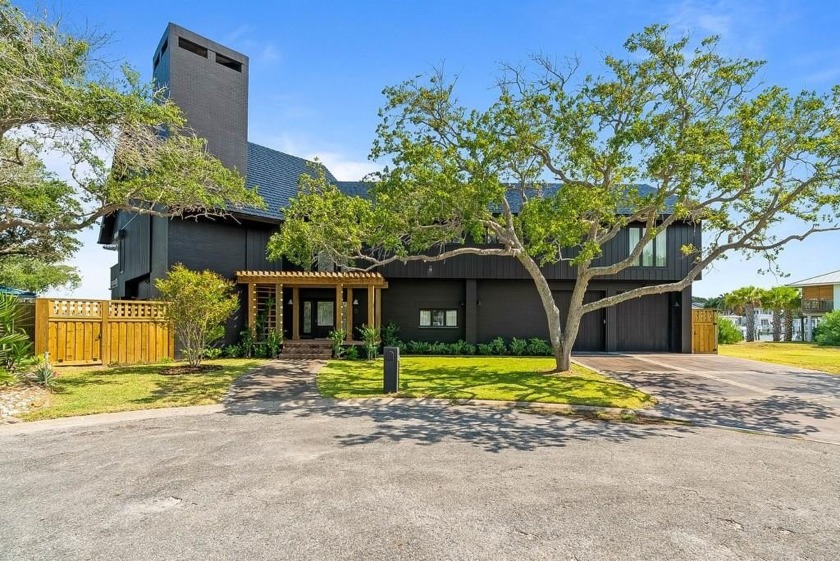 A rare point-lot estate on Key Allegro, blending resort-caliber - Beach Home for sale in Rockport, Texas on Beachhouse.com