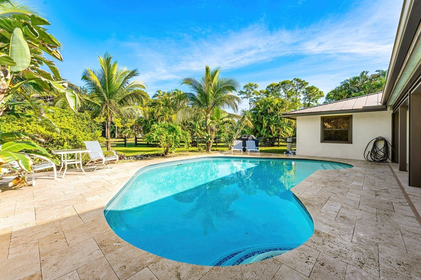 A truly rare front-section gem in one of Palm Beach Gardens' - Beach Home for sale in Palm Beach Gardens, Florida on Beachhouse.com
