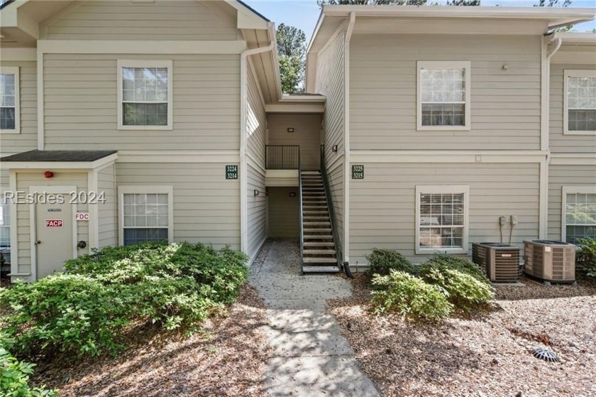 1st floor no steps to enter this home. The public golf course - Beach Home for sale in Hilton Head Island, South Carolina on Beachhouse.com