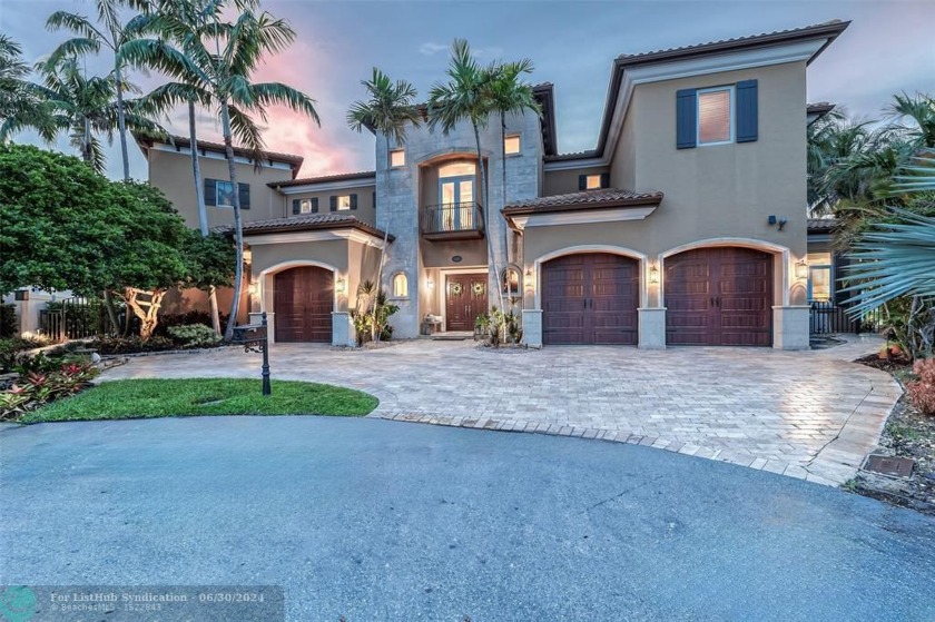 Stunning Home! This house sits on a point lot and has 210' - Beach Home for sale in Lighthouse Point, Florida on Beachhouse.com