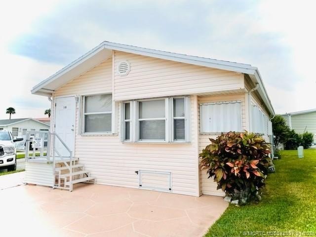 Nestled in a tropical setting, this fully furnished,1-bedroom - Beach Home for sale in Jensen Beach, Florida on Beachhouse.com