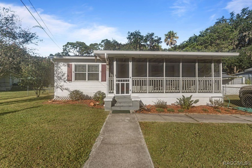 Charming Turn-Key Florida-style home with 2 bedrooms and 1 bath - Beach Home for sale in Inglis, Florida on Beachhouse.com