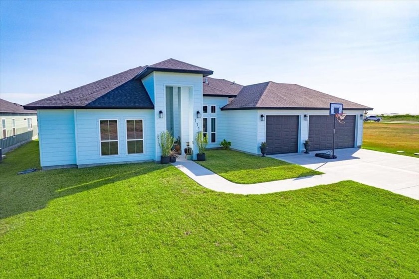 Seller offering $2500 credit to buyers! Elevate your lifestyle - Beach Home for sale in Rockport, Texas on Beachhouse.com