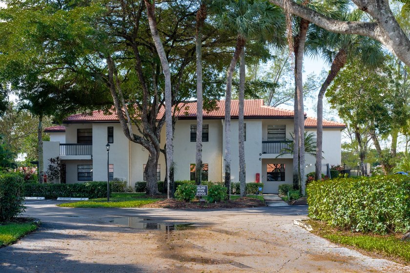 Immaculate, move-in-ready corner residence offering 3 bedrooms - Beach Condo for sale in Boca Raton, Florida on Beachhouse.com