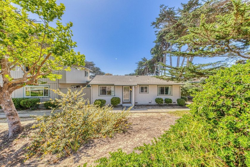Welcome to this beautiful single-story PUD featuring 2 bedrooms - Beach Townhome/Townhouse for sale in Marina, California on Beachhouse.com