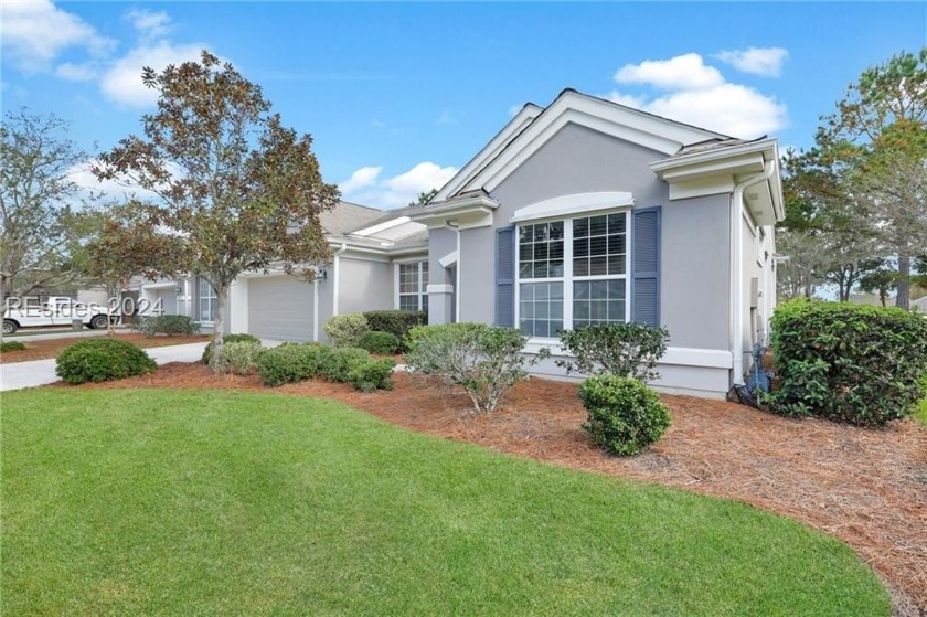 Bring your clothes & clubs!! Ideal turnkey 2BR/2BA villa located - Beach Home for sale in Bluffton, South Carolina on Beachhouse.com