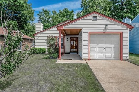 Welcome to your new home! This meticulously maintained - Beach Home for sale in Chesapeake, Virginia on Beachhouse.com