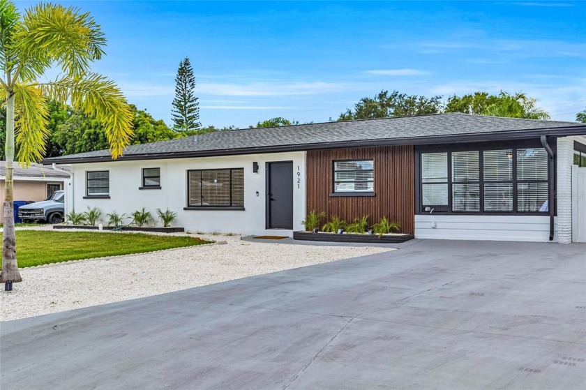 Welcome to the newly remodeled home nestled in Sarasota, where - Beach Home for sale in Sarasota, Florida on Beachhouse.com