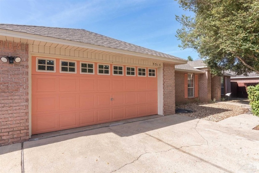 Hidden Jewel! This charming 3 bed/2ba single family house has a - Beach Home for sale in Pensacola, Florida on Beachhouse.com