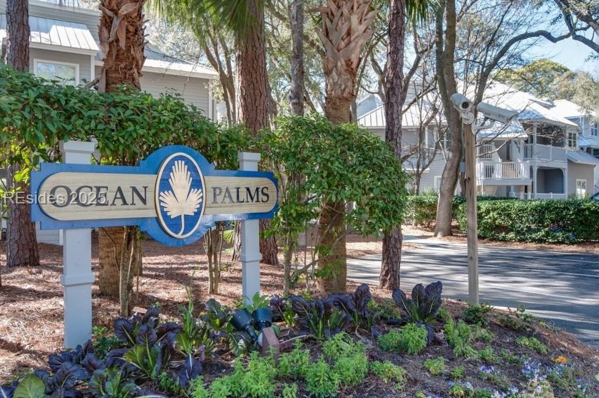 Great location overlooking a beautifully landscaped pool area - Beach Home for sale in Hilton Head Island, South Carolina on Beachhouse.com