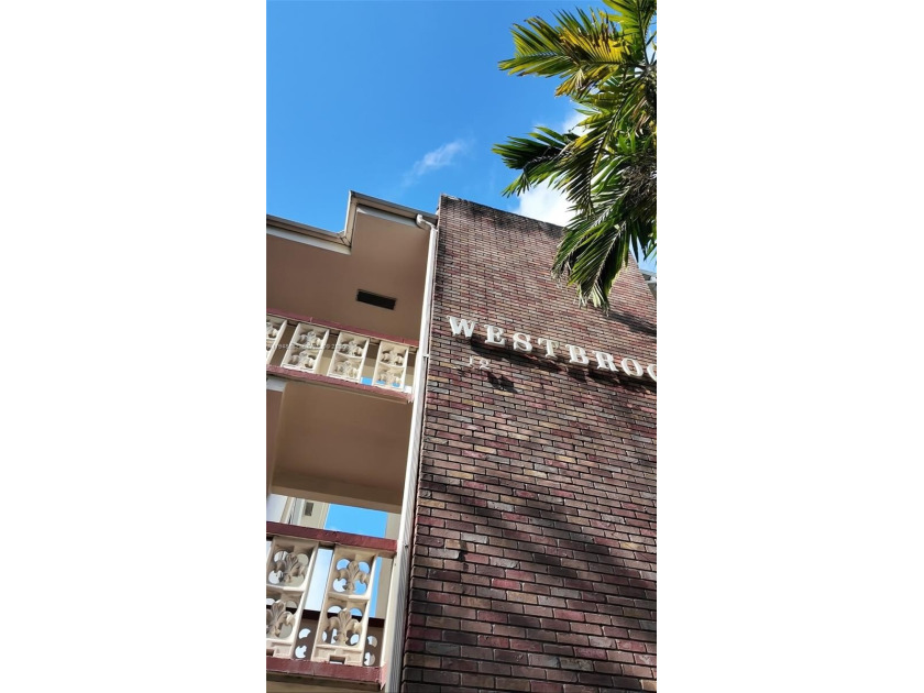 Spacious and well-maintained 2-bedroom, 2-bathroom apartment - Beach Condo for sale in Hollywood, Florida on Beachhouse.com