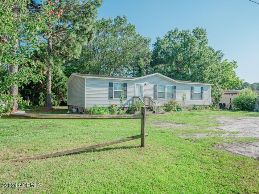 Built in 2016, this Clayton doublewide manufactured home has - Beach Home for sale in Ocean Isle Beach, North Carolina on Beachhouse.com