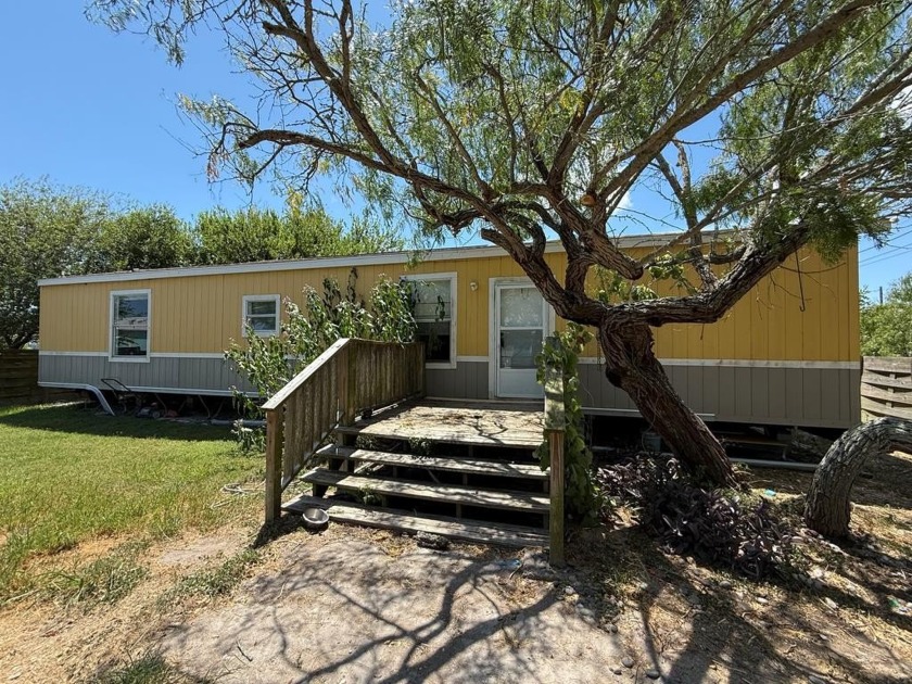 This 2017 mobile home is a great option for an easy beach or - Beach Home for sale in Rockport, Texas on Beachhouse.com