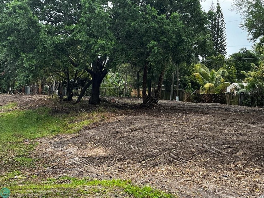 This is a five parcel, recently cleared, lot ready to build - Beach Lot for sale in West Palm Beach, Florida on Beachhouse.com