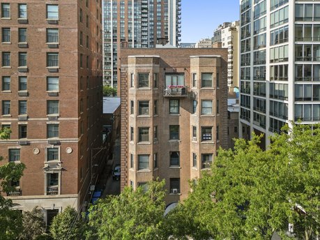 Top floor penthouse in Chicago's prestigious Gold Coast. Very - Beach Home for sale in Chicago, Illinois on Beachhouse.com