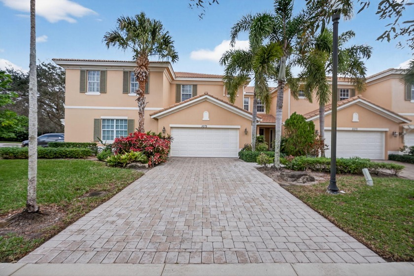 Discover the perfect blend of comfort and convenience in the - Beach Townhome/Townhouse for sale in Palm Beach Gardens, Florida on Beachhouse.com