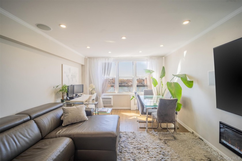 Beautiful large fully renovated one-bedroom smart home, 3rd - Beach Home for sale in Brooklyn, New York on Beachhouse.com