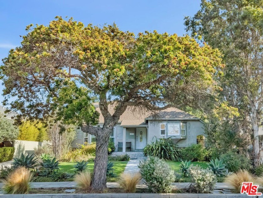 Over 3200sf of living space in the highly desirable Sunset Park - Beach Home for sale in Santa Monica, California on Beachhouse.com