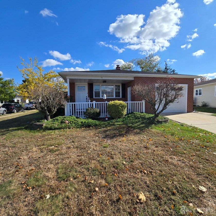 Beautifully renovated Lakeview model complete with a gorgeous - Beach Home for sale in Berkeley, New Jersey on Beachhouse.com