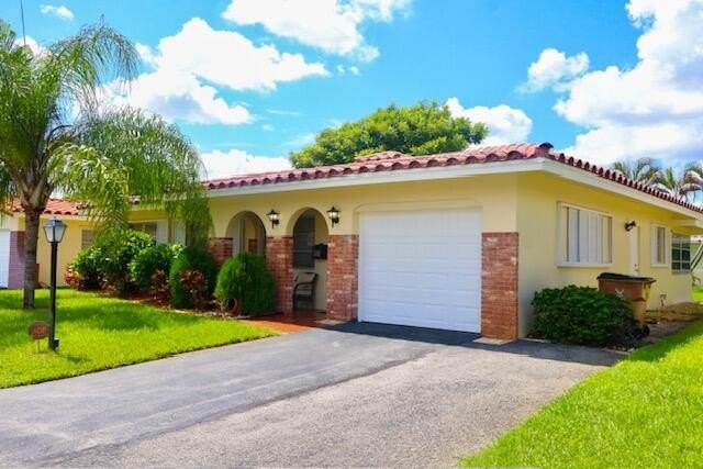 3 BEDROOM 2 BATH VILLA  IN QUIET NEIGHBORHOOD OF CRYSTAL LAKE - Beach Home for sale in Deerfield Beach, Florida on Beachhouse.com