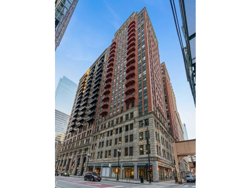 A stylish lofted 1 bed + den that lives like a true 2 bedroom in - Beach Condo for sale in Chicago, Illinois on Beachhouse.com