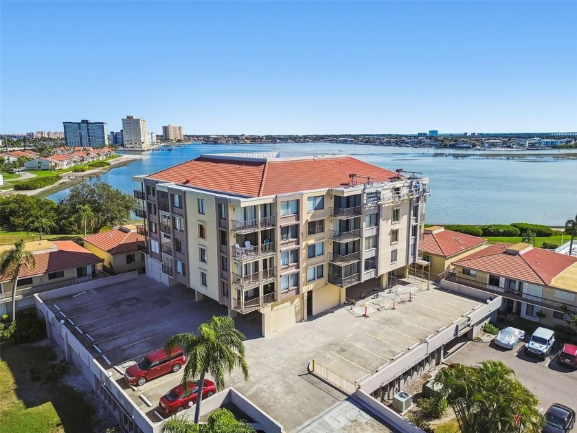 Welcome to Palma Del Mar I! This freshly updated 2-bedroom - Beach Condo for sale in St. Petersburg, Florida on Beachhouse.com