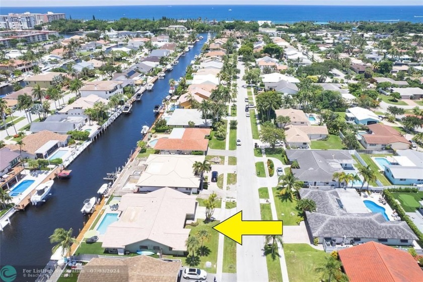 Fall in LOVE with this SPACIOUS and BEAUTIFULLY UPDATED coastal - Beach Home for sale in Lighthouse Point, Florida on Beachhouse.com