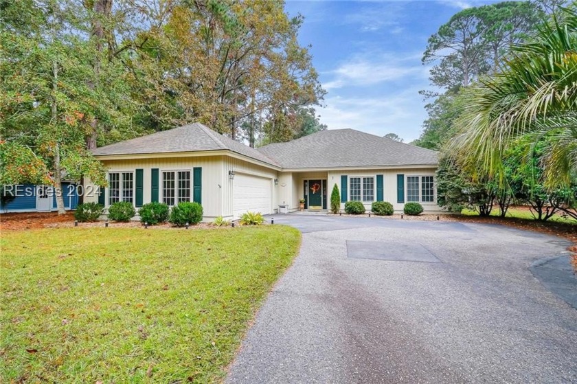 Pristine 3 BR one-level living in popular Rose Hill. For those - Beach Home for sale in Bluffton, South Carolina on Beachhouse.com