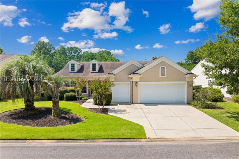 Beautiful Lilac in Stratford Village with mature landscaping and - Beach Home for sale in Bluffton, South Carolina on Beachhouse.com