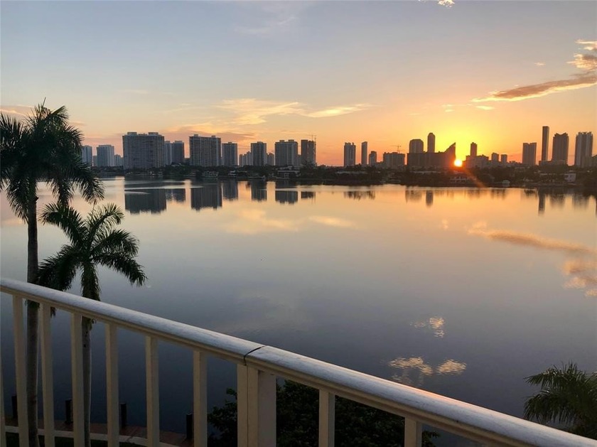 Absolutely stunning waterfront residence with unobstructed water - Beach Condo for sale in North Miami Beach, Florida on Beachhouse.com