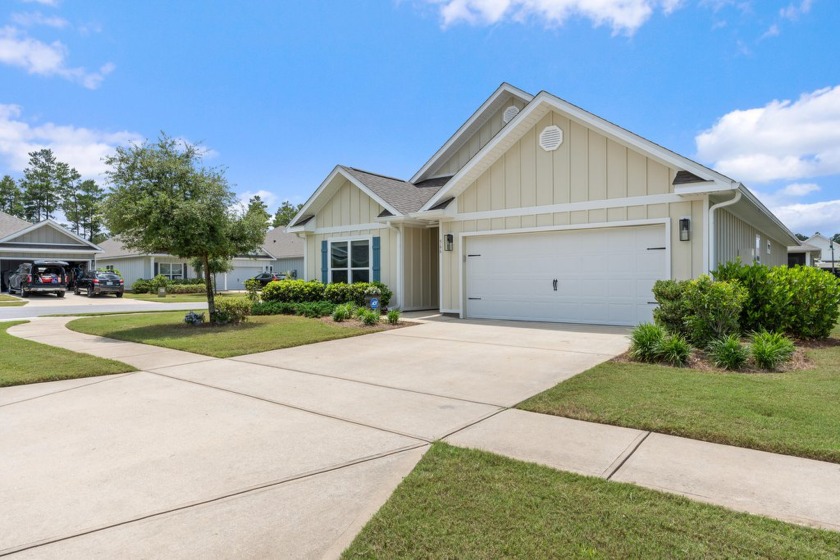 WOW Like New 4 BR Home in Firefly of Hammock Bay. Corner Lot w/ - Beach Home for sale in Freeport, Florida on Beachhouse.com