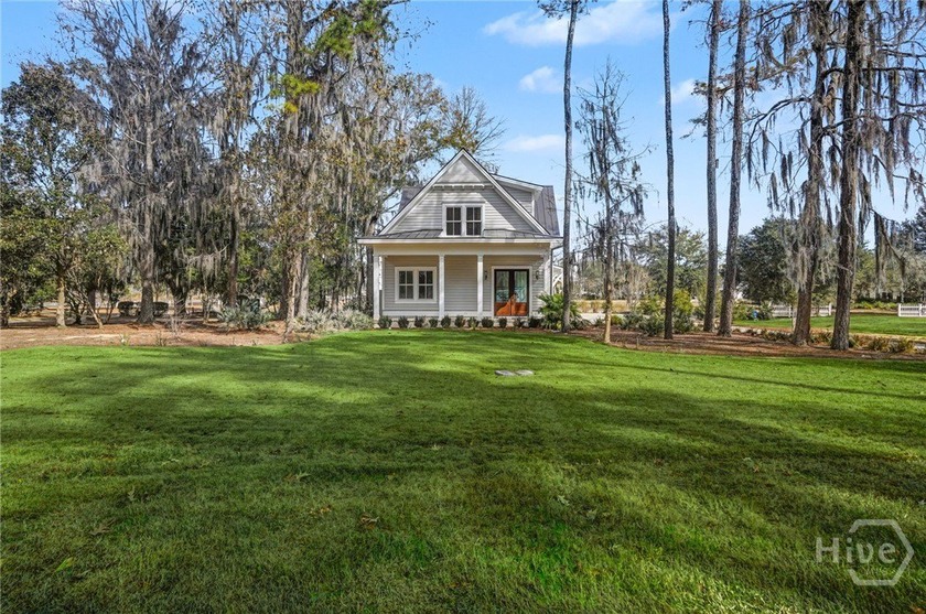 An elegant new construction carriage house offering refined - Beach Home for sale in Richmond Hill, Georgia on Beachhouse.com