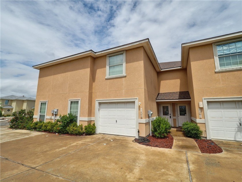 Calling all anglers, beachgoers, and water lovers!!!  Welcome to - Beach Townhome/Townhouse for sale in Corpus Christi, Texas on Beachhouse.com