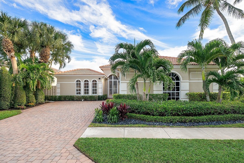 Elegant courtyard home offering serene lake views and - Beach Home for sale in Delray Beach, Florida on Beachhouse.com