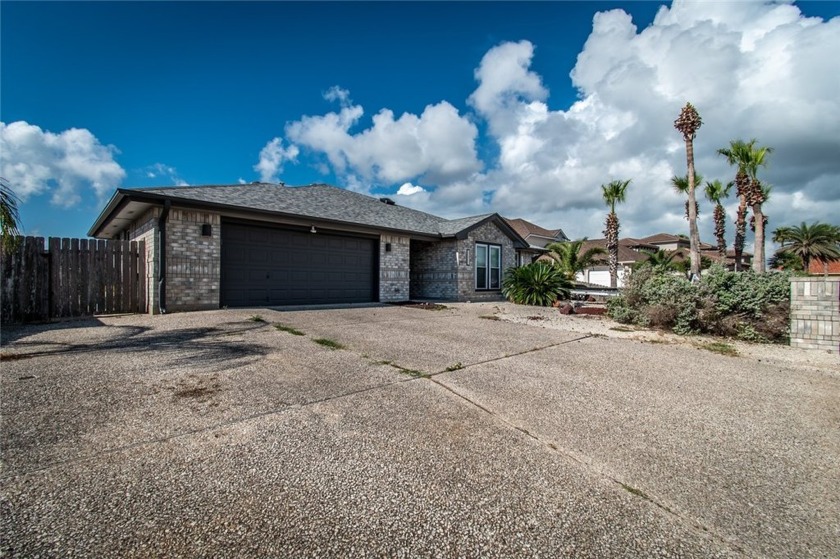 One story waterfront home with open floor plan and wonderful - Beach Home for sale in Corpus Christi, Texas on Beachhouse.com