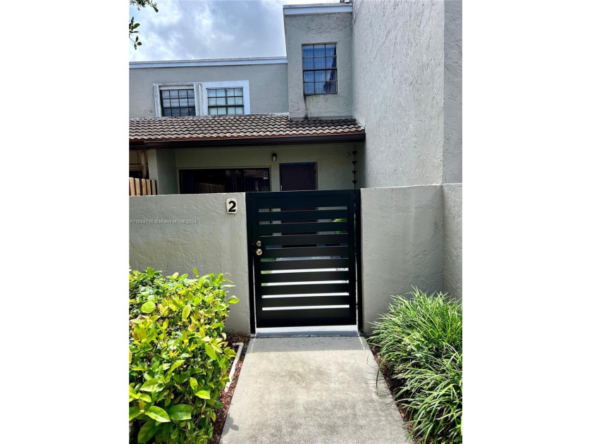 Great starter home for your family located in the wonderful - Beach Townhome/Townhouse for sale in Miami, Florida on Beachhouse.com