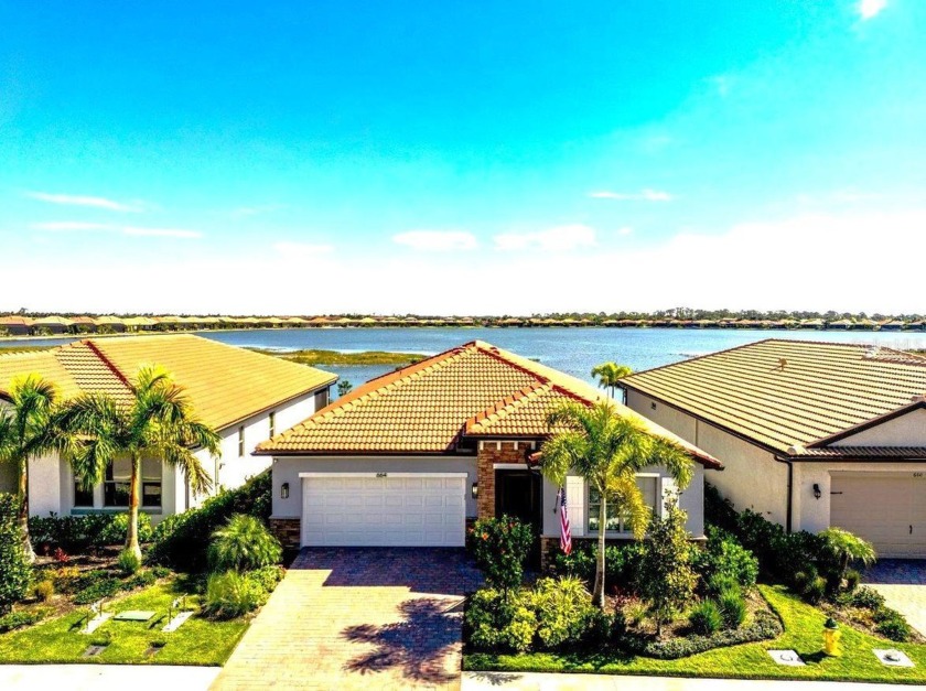 This stunning 2-3 bedroom, 2 bath home has 1816 square feet and - Beach Home for sale in Nokomis, Florida on Beachhouse.com
