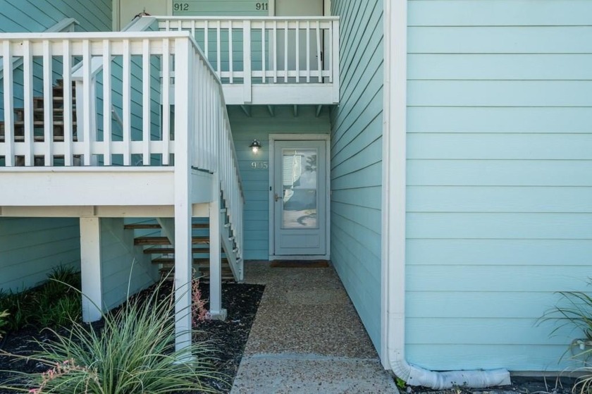 Welcome to this beautifully maintained canal front condo - Beach Condo for sale in Rockport, Texas on Beachhouse.com